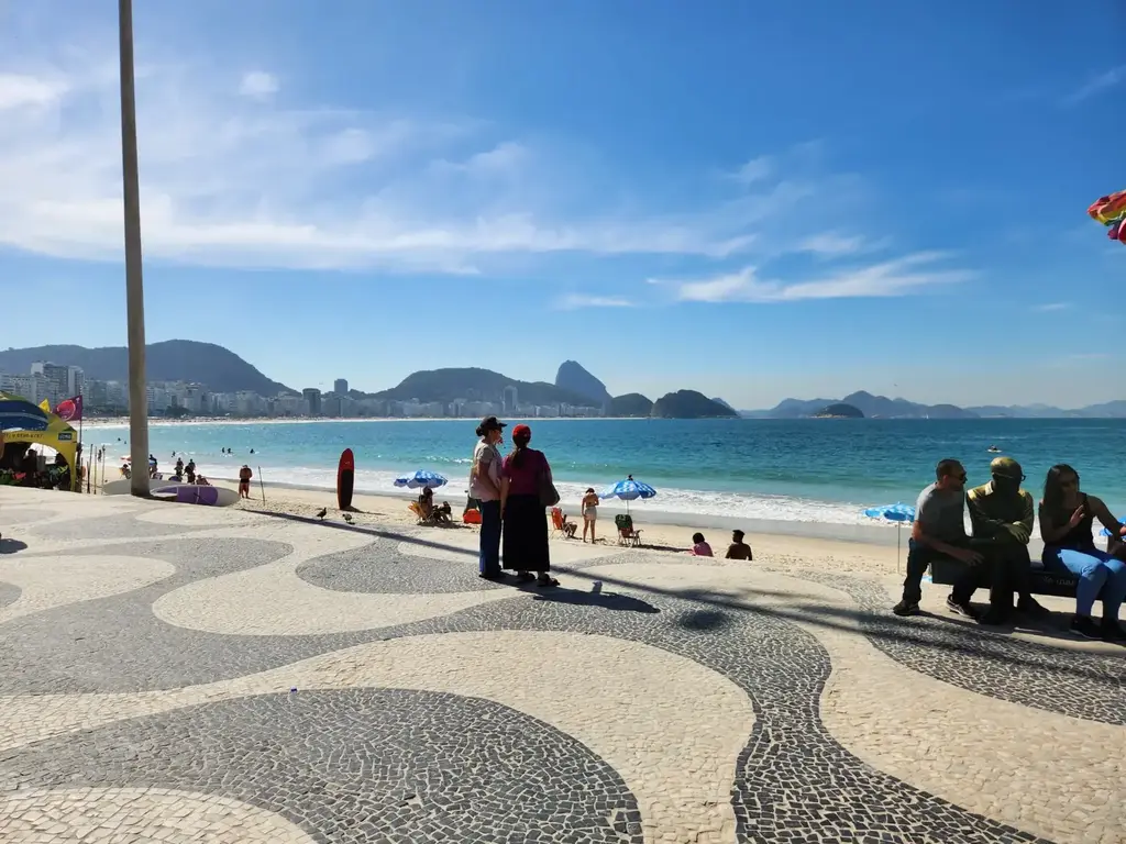 Vista aérea do Rio de Janeiro com Pão de Açúcar e Cristo Redentor